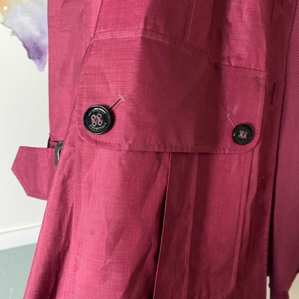 Women’s Burberry Coat with hood and certificate of Authenticity - Picture 9 of 12